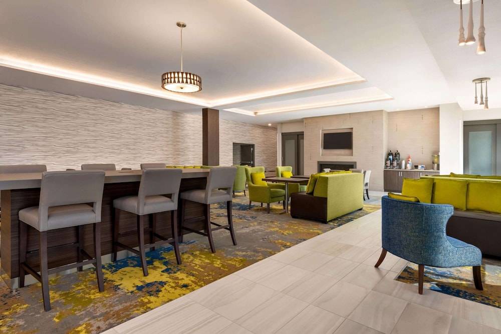 La Quinta Inn & Suites by Wyndham Orlando I-Drive Theme Parks 2