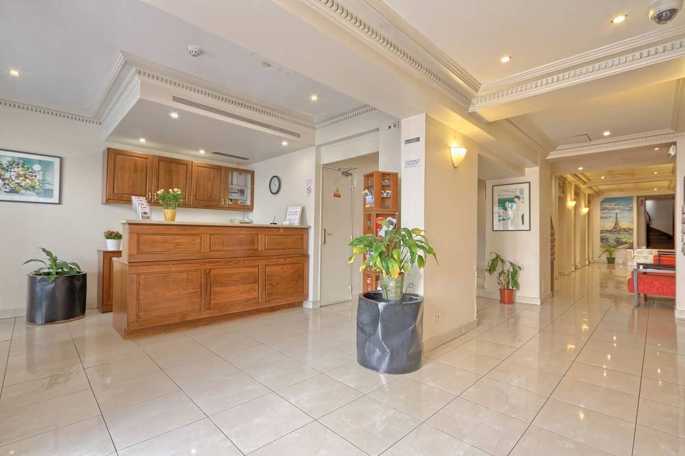 121 Paris Hotel 2