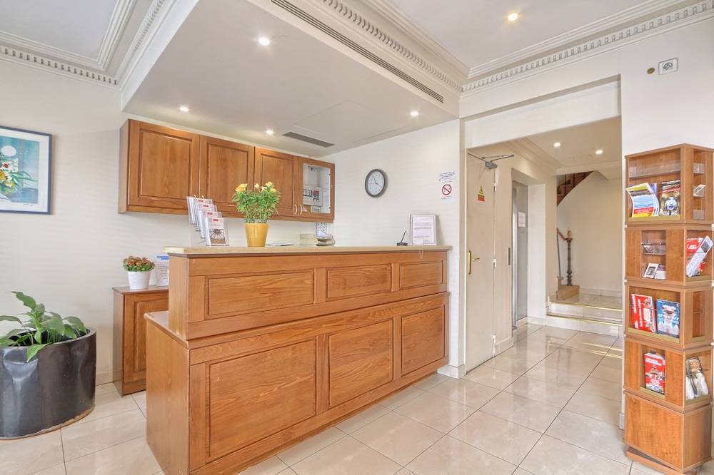 121 Paris Hotel 1