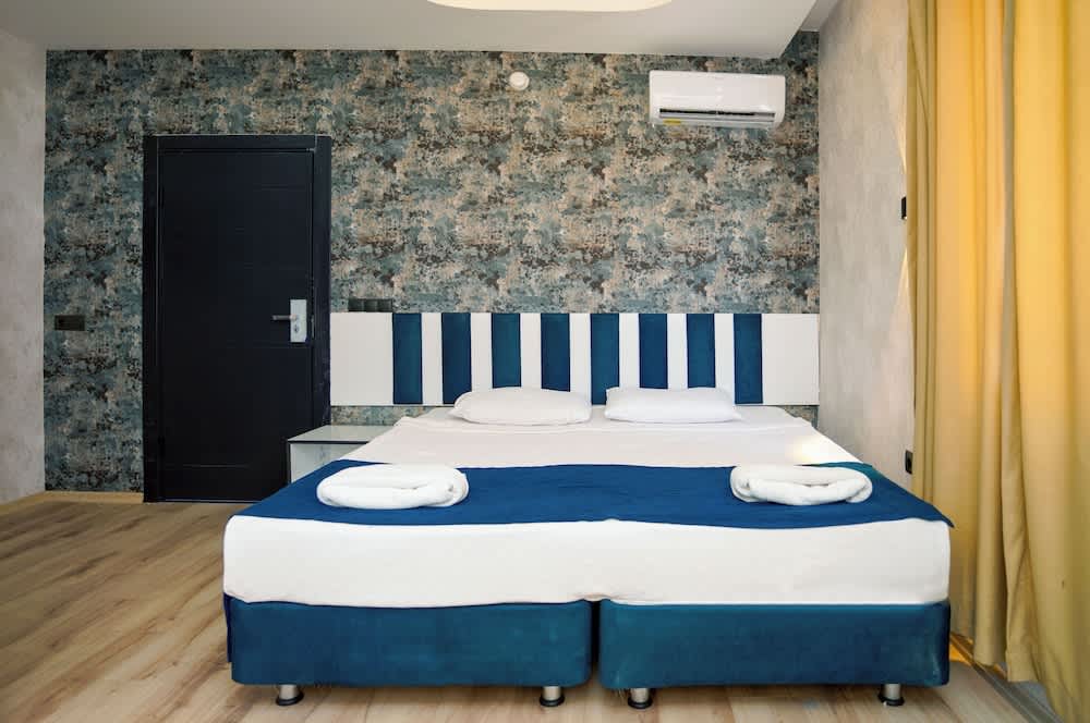 Miss Cleopatra Hotel 1