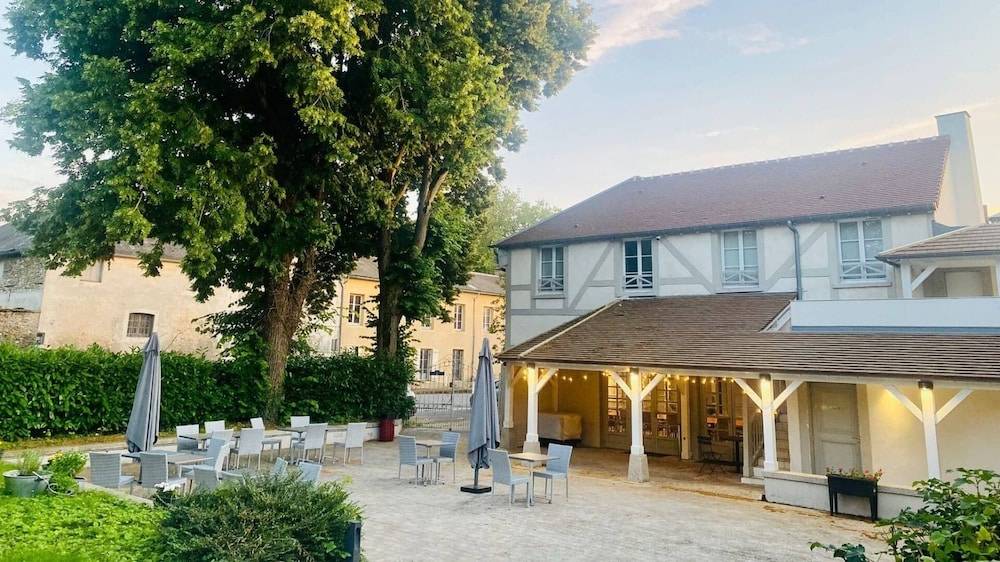 Hôtel du Cheval Blanc - Paris Marne La Vallée 1