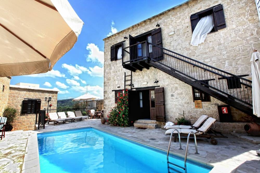 Leonidas Village Houses 1