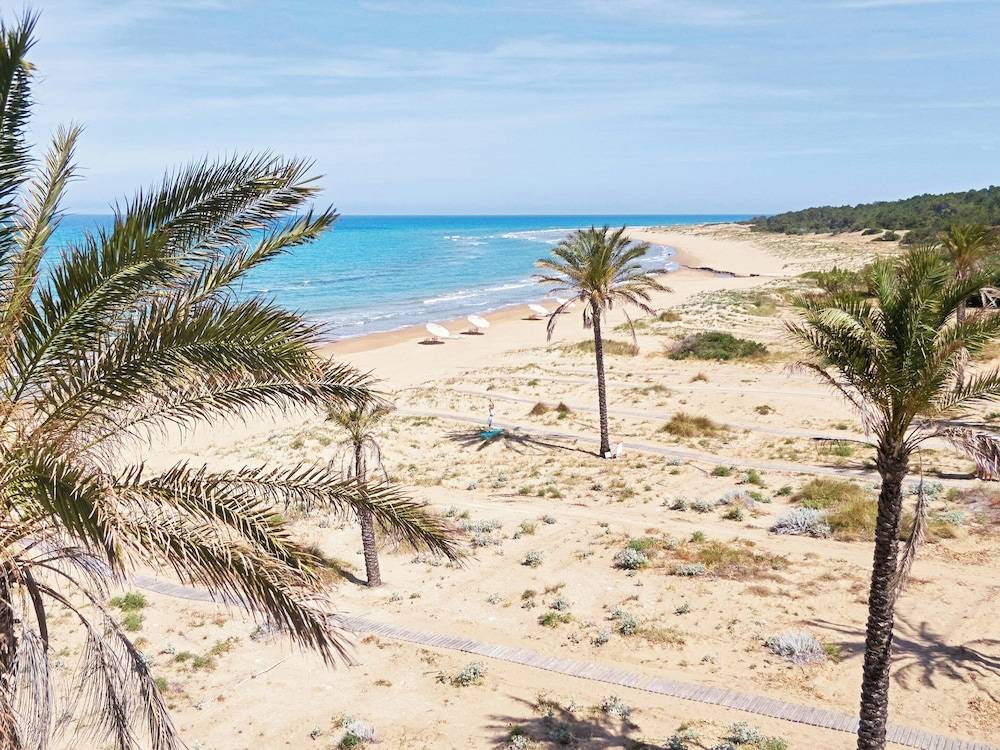 Mandola Rosa, A Resort to Live 1
