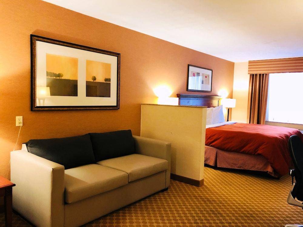 Queens County Inn and Suites Long Island City 1