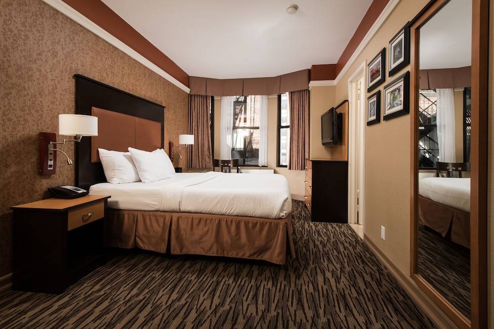 The Hotel at Fifth Avenue 1