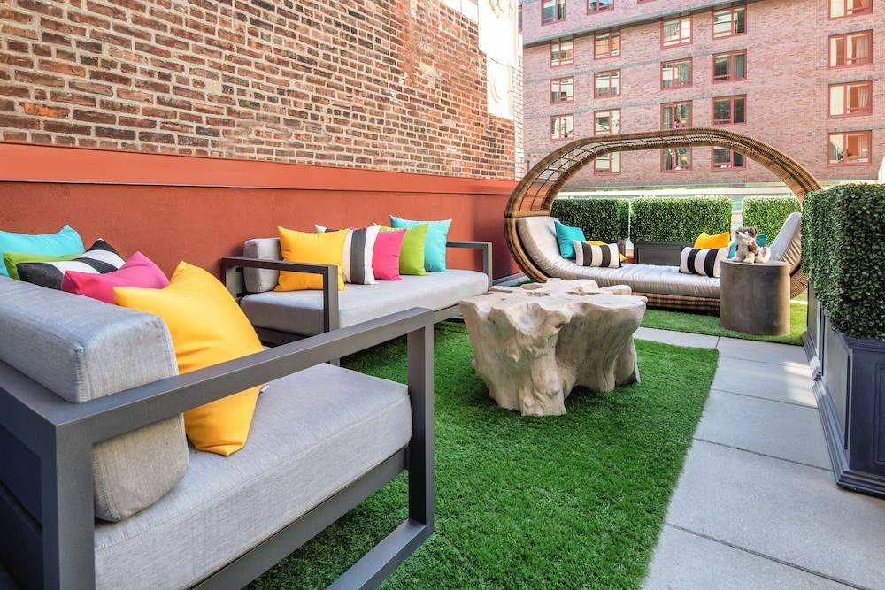 Staypineapple, An Artful Hotel, Midtown New York 1