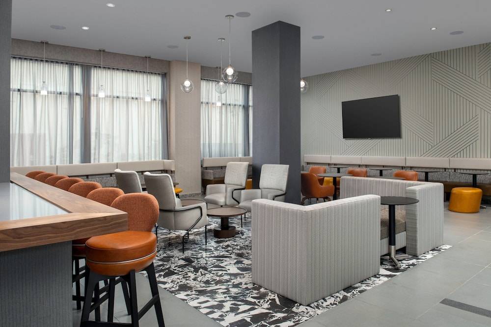 SpringHill Suites by Marriott New York Queens 2
