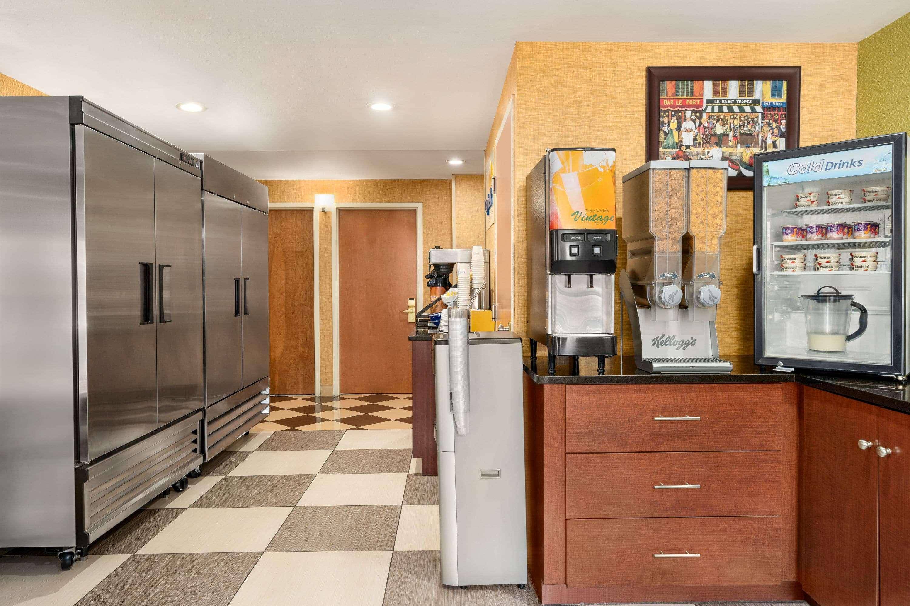 Days Inn by Wyndham Long Island City 2
