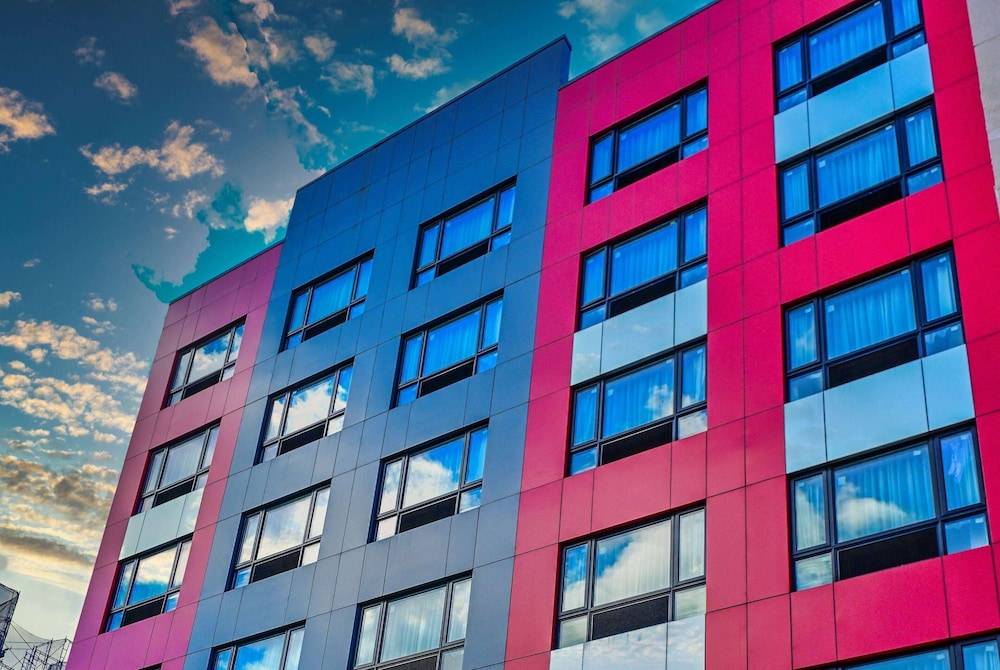 Super 8 by Wyndham Bronx Near Botanical Garden 1