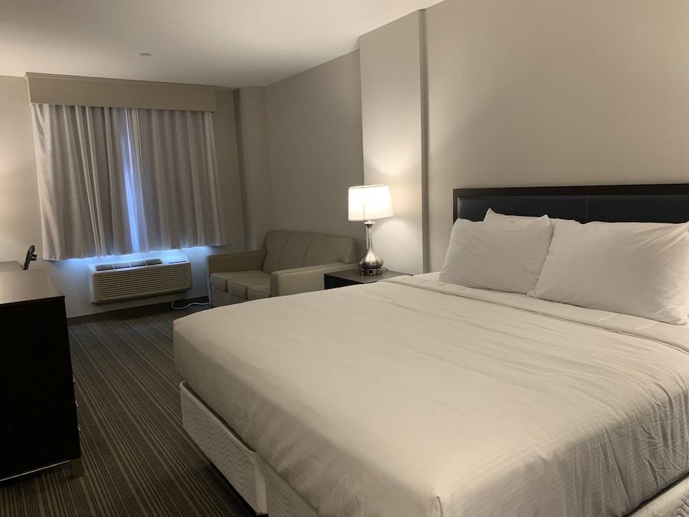 Wingate by Wyndham JFK Airport/Far Rockaway 2