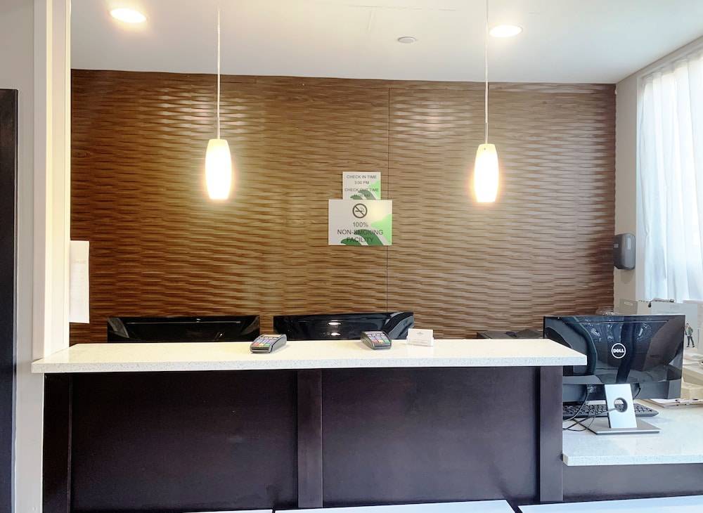 Wingate by Wyndham JFK Airport/Far Rockaway 1