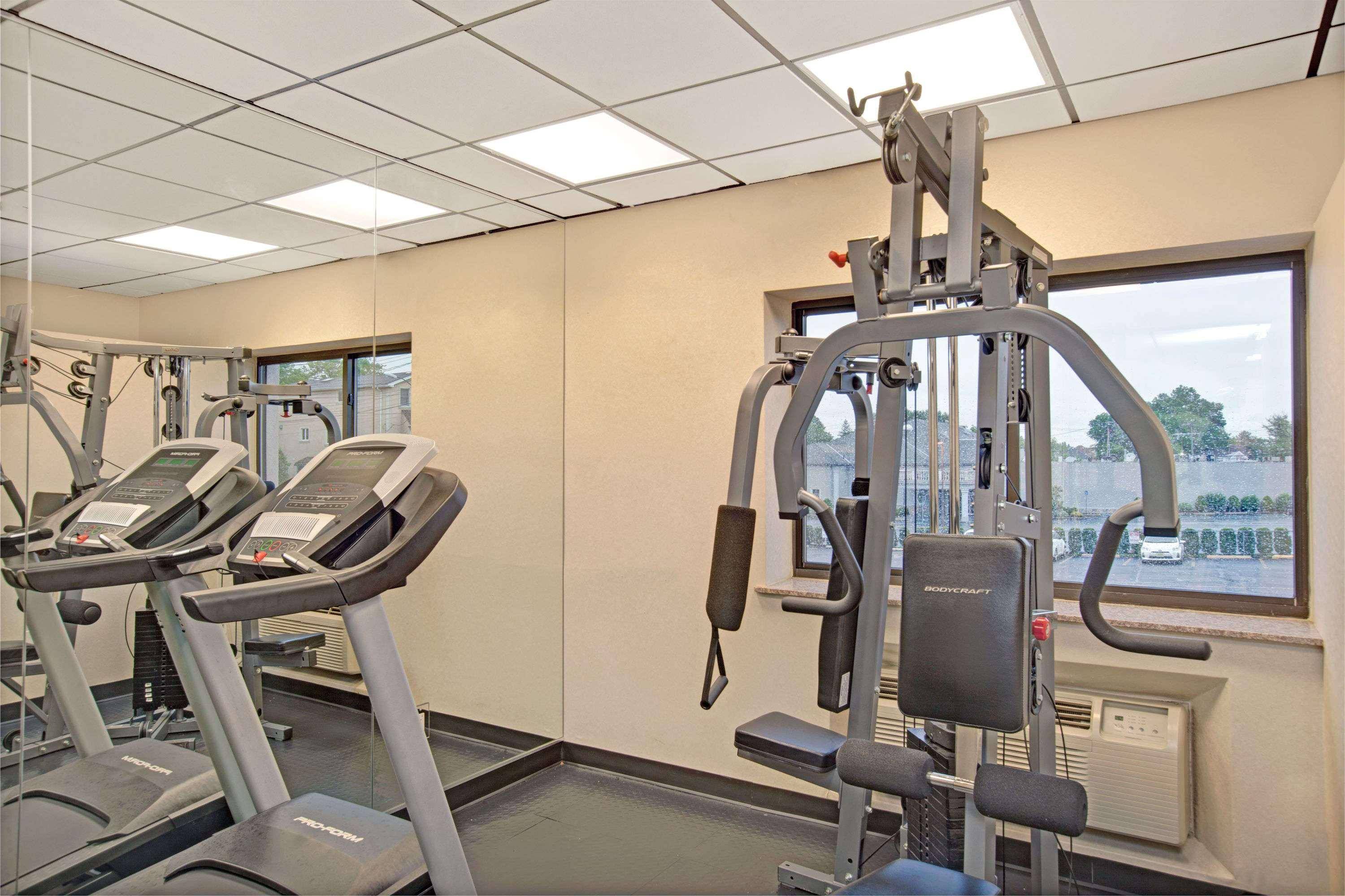 Ramada by Wyndham Staten Island 2