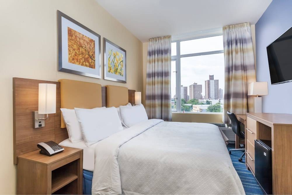 Days Inn by Wyndham Brooklyn Crown Heights 1