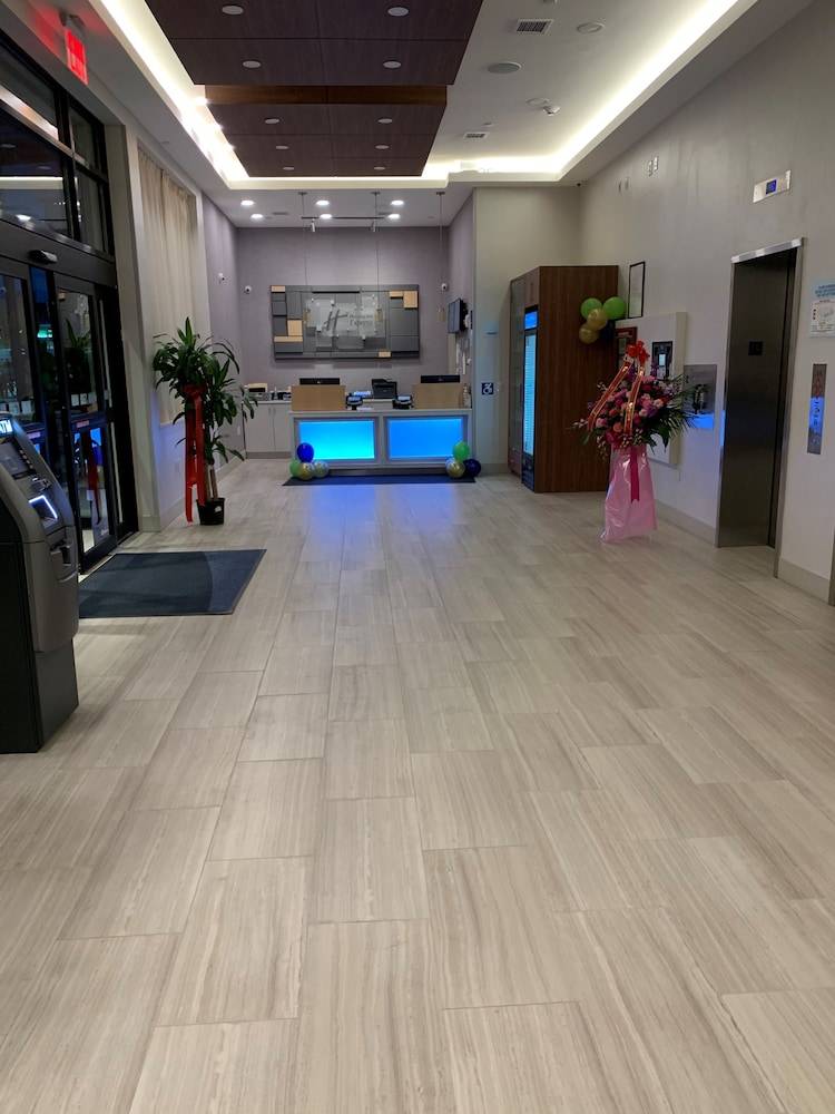 Holiday Inn Express JAMAICA - JFK AIRTRAIN - NYC by IHG 2