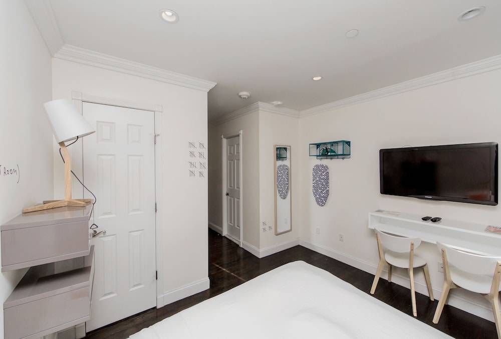 East Village Hotel 1