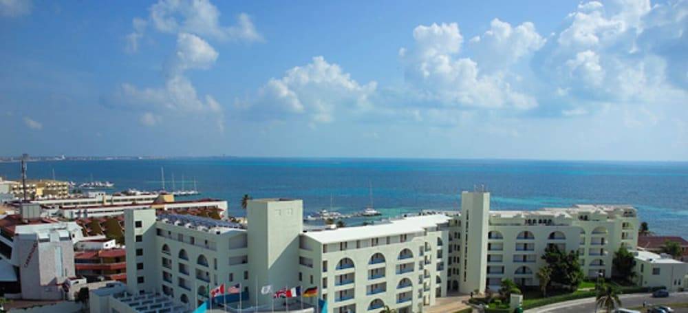 Aquamarina Beach Hotel 1