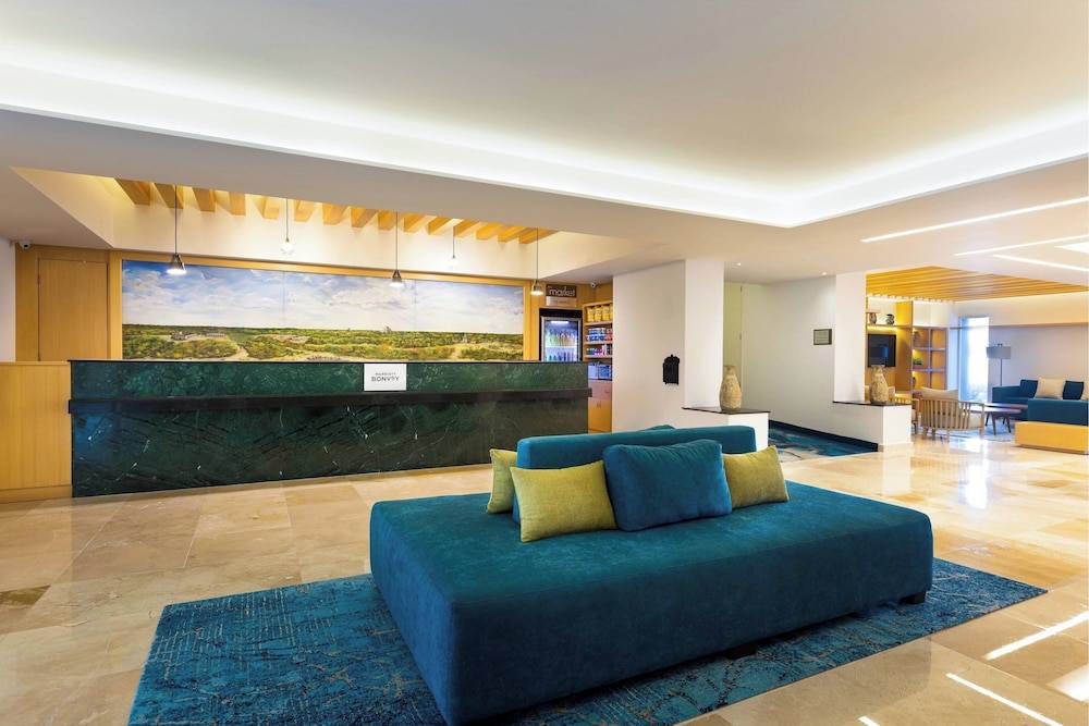 Courtyard by Marriott Cancun Airport 2