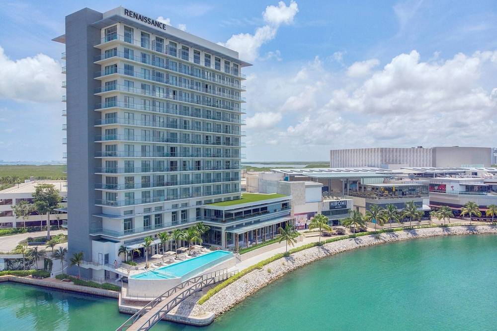 Renaissance Cancun Resort & Marina 1