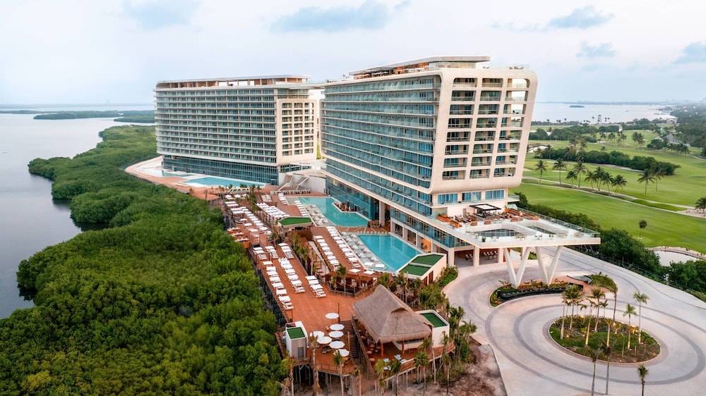 Hyatt Vivid Grand Island Cancun-All Inclusive Adults Only 1