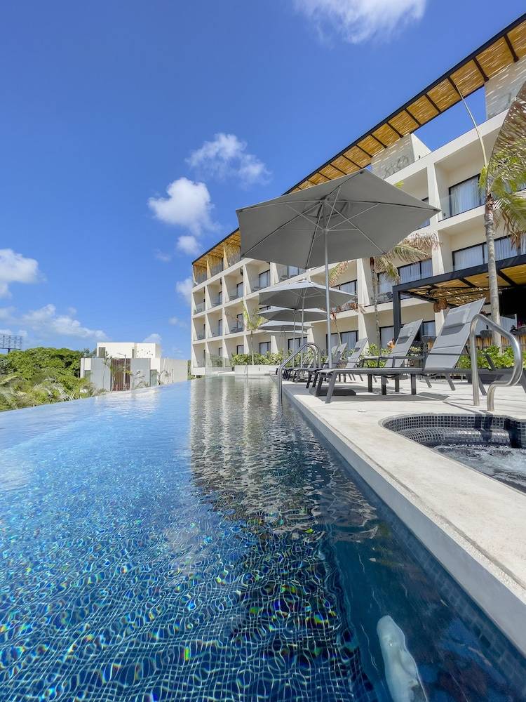 Hive Cancun by G Hotels 1