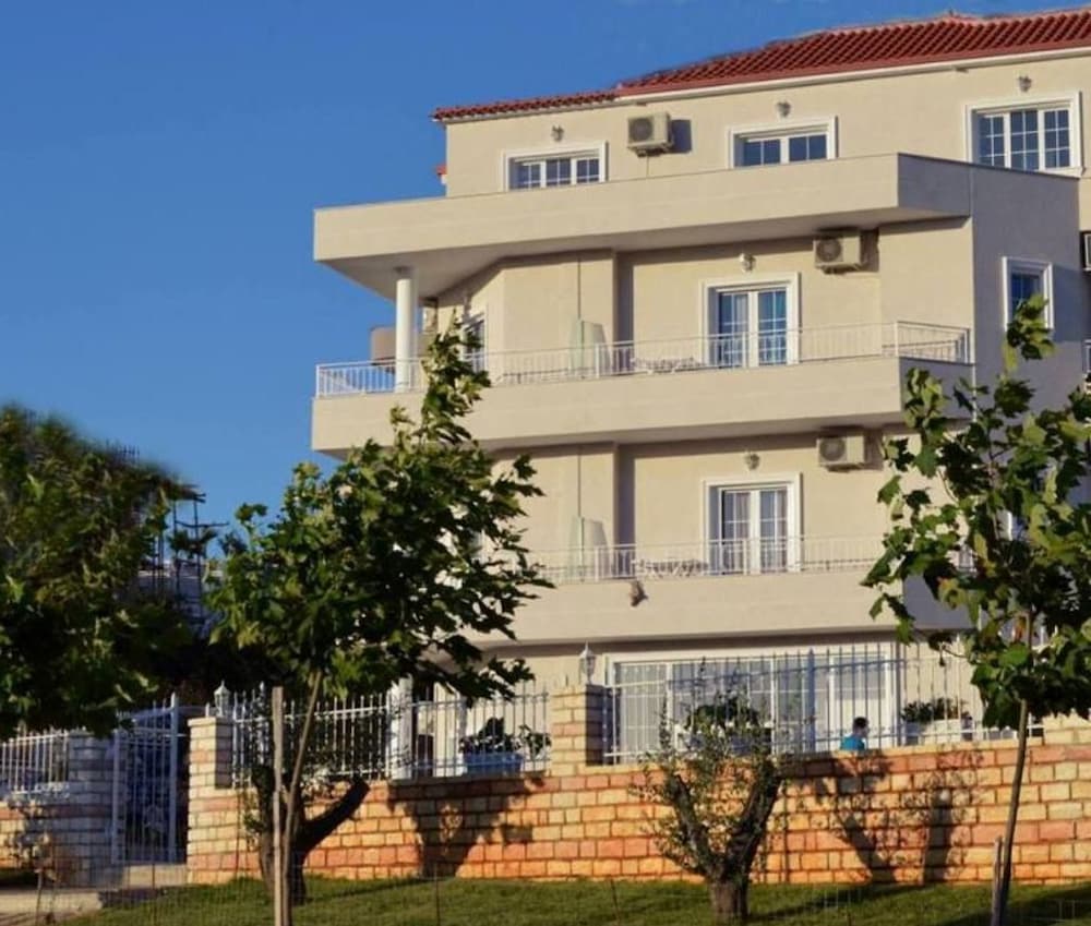 Villa August Ksamil 1