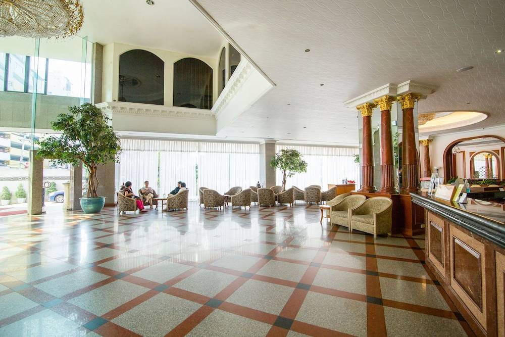 Royal Benja Hotel - Big Rooms, Family Friendly 2