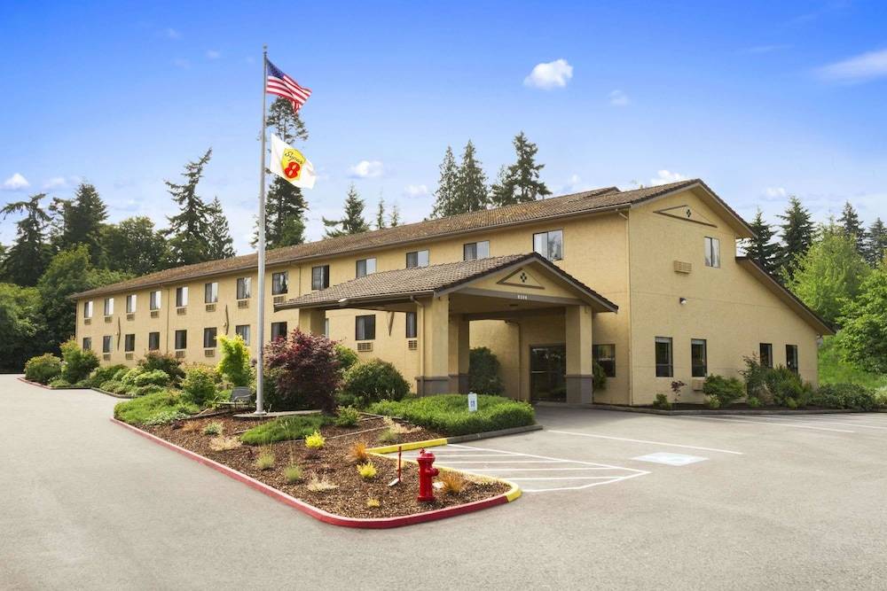 Super 8 by Wyndham Port Angeles at Olympic National Park 1