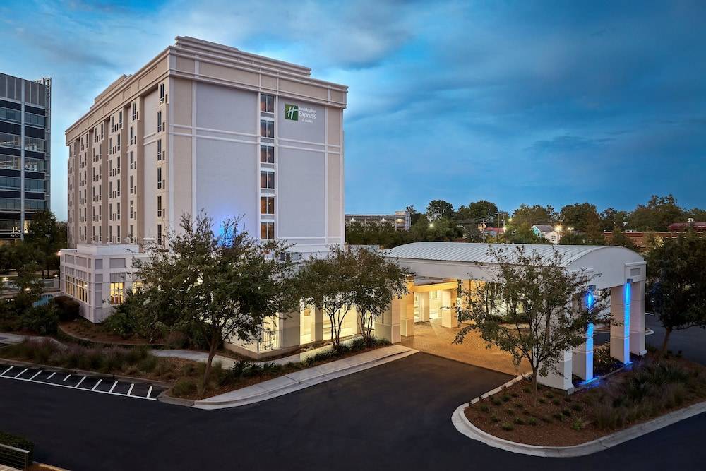 Holiday Inn Express & Suites CHARLESTON DWTN – MEDICAL CTR by IHG 1