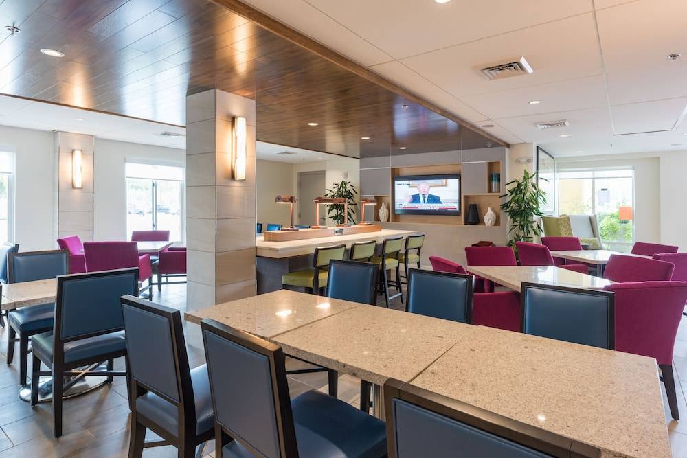 Holiday Inn Express CHARLESTON US HWY 17 & I-526 by IHG 2
