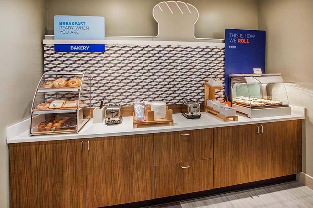 Holiday Inn Express CHARLESTON US HWY 17 & I-526 by IHG 1