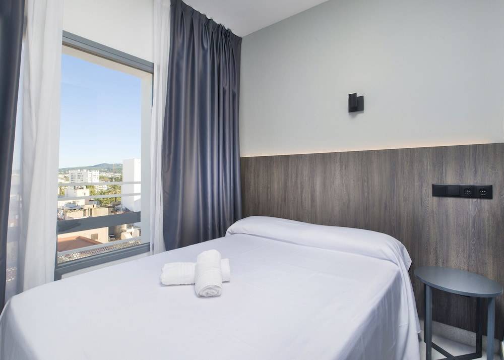 Hotel Base - Adults Only 2