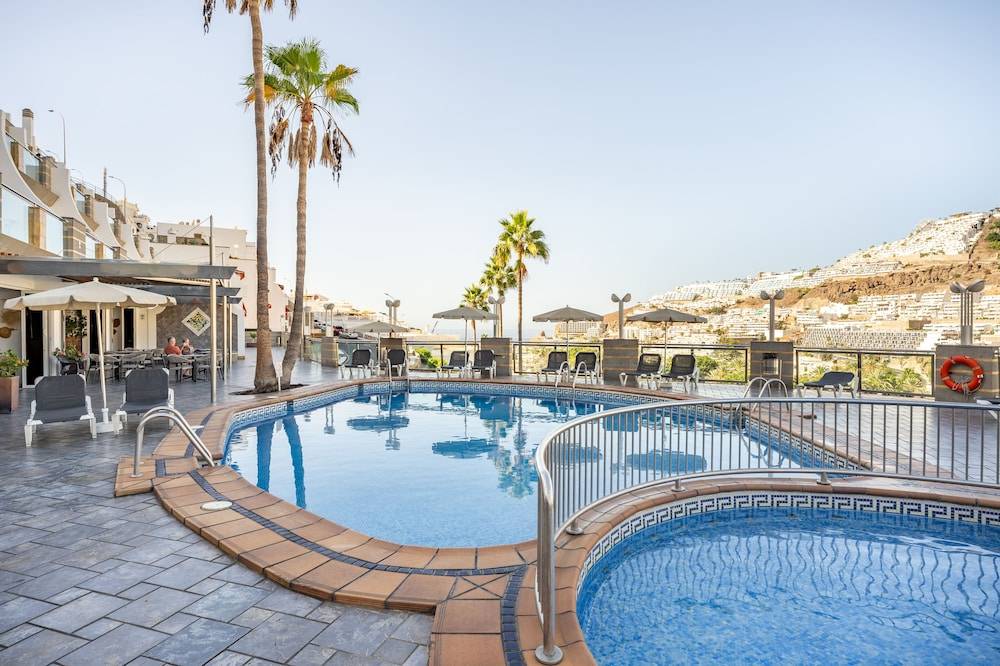 Apartamentos Cabau Cala Nova 1