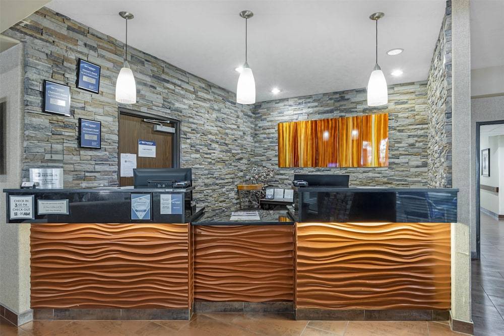 Best Western Plus Prairie Inn 2
