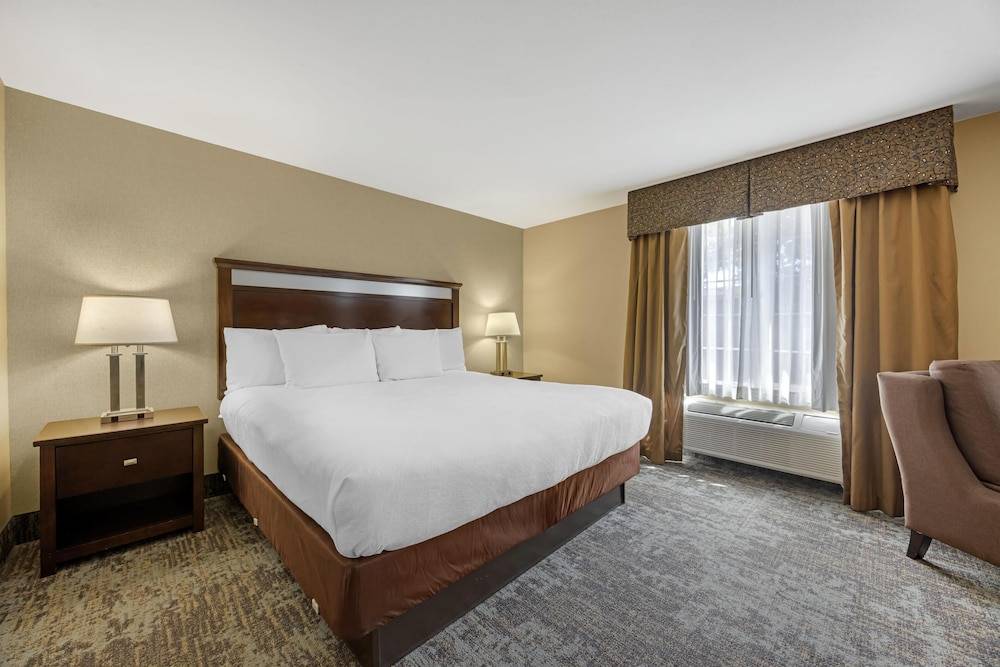 Best Western Plus Prairie Inn 1
