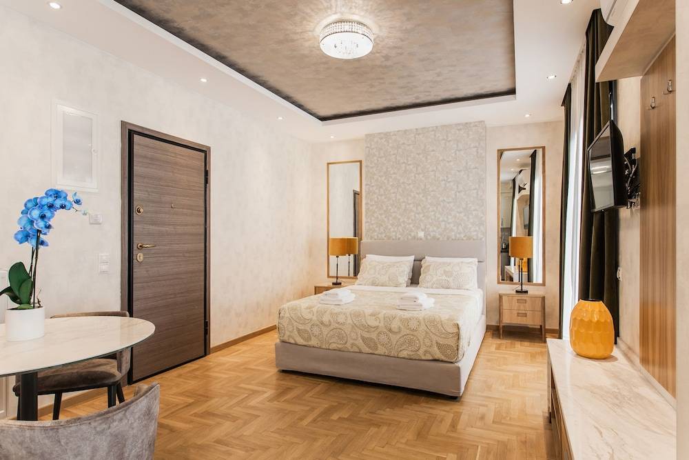 Nicholas Point Apartments and Rooms 1