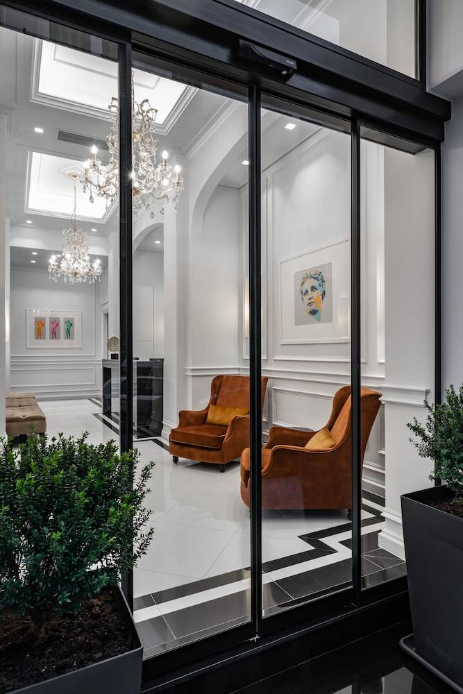 Praxitelous Luxury Suites 2