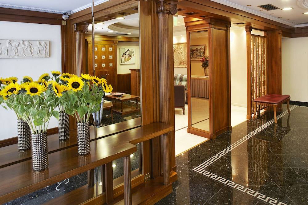 Ava Hotel and Suites 2