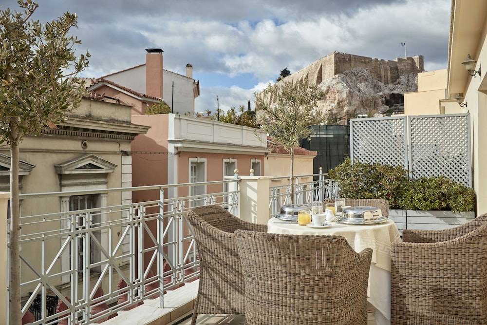 Ava Hotel and Suites 1