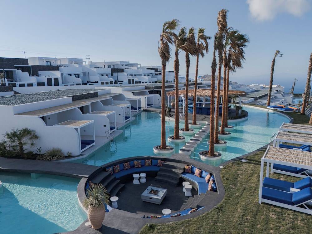 Cresanto Luxury Suites 1