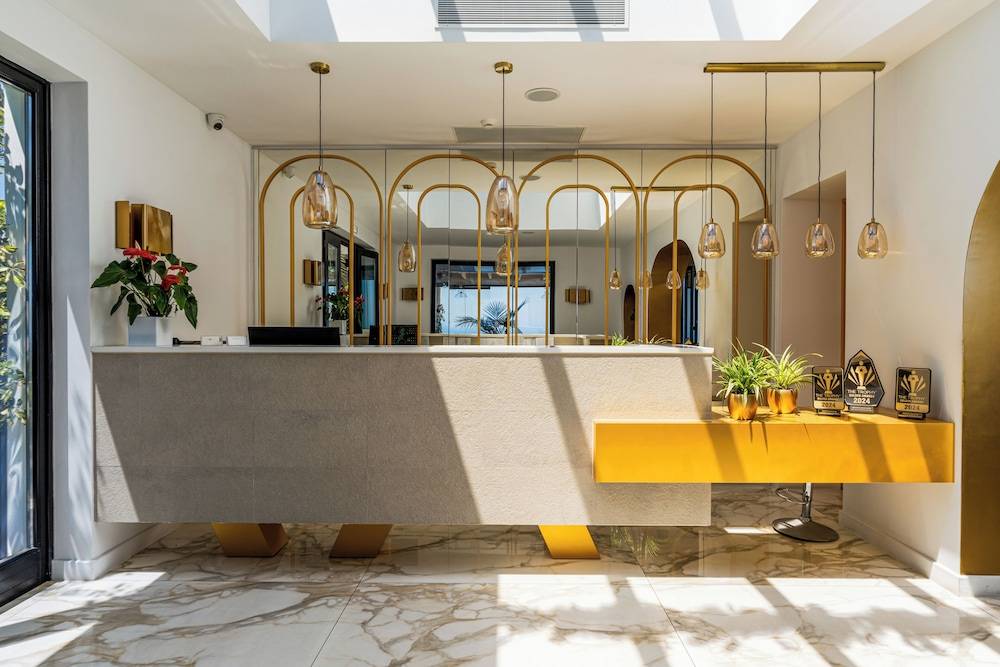 Cresanto Luxury Suites 2