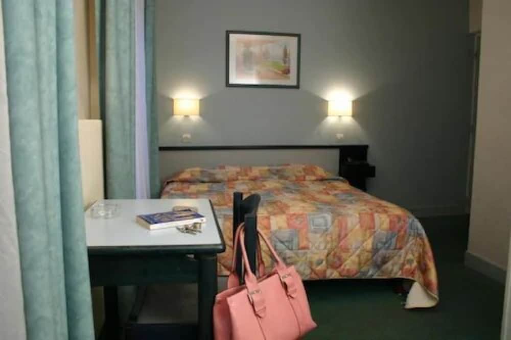 Hotel Printania Porte de Versailles 1