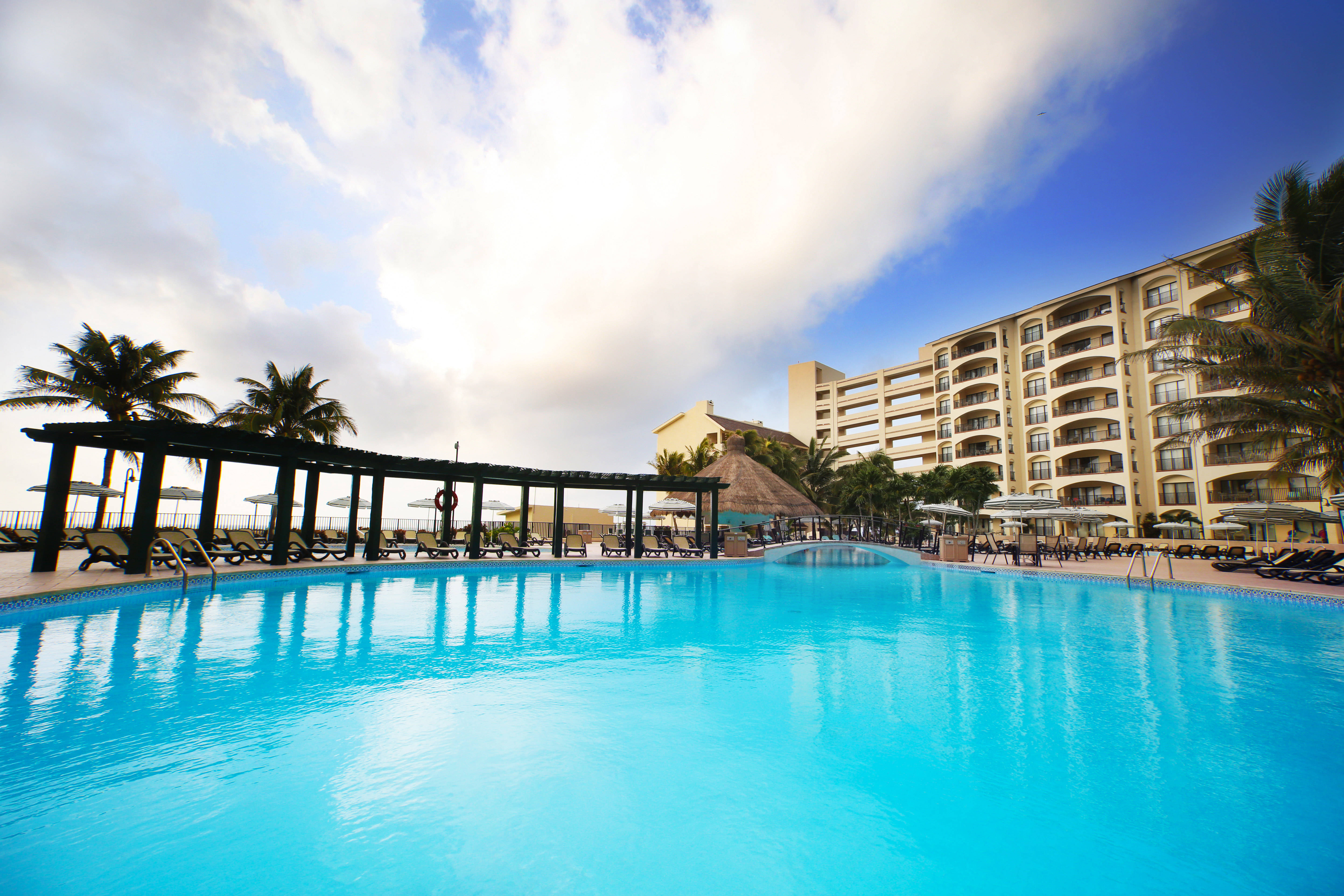 The Royal Islander - An All Suites Resort 1