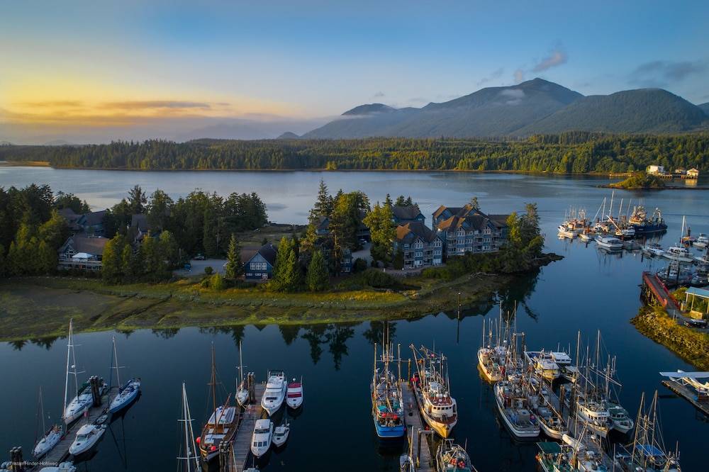 Waters Edge Shoreside Suites 1