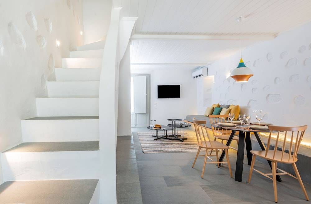 Dreambox Mykonos Suites and Mini Villas 2