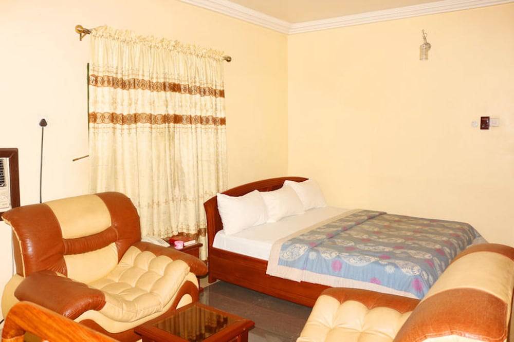 Green Park Hotel and Suites 1