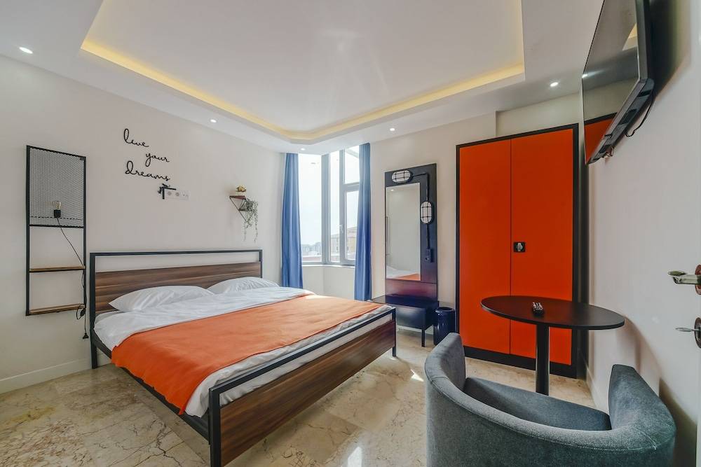Manu Startup House 1