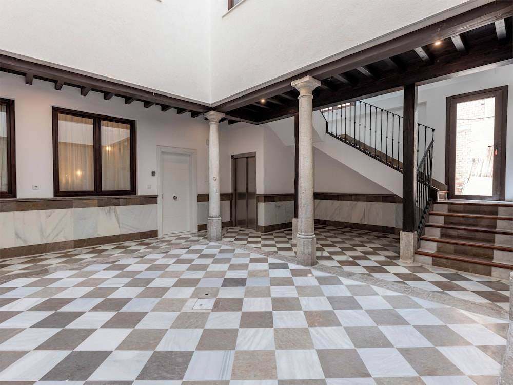 Apartamentos Puerta Elvira Suites 3000 2