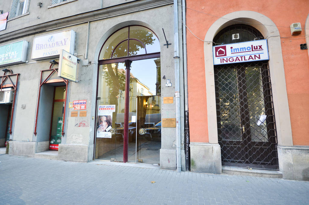 Broadway City Panzio 2