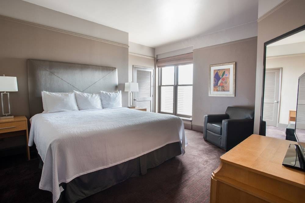 Magnolia Hotel Downtown Dallas 1