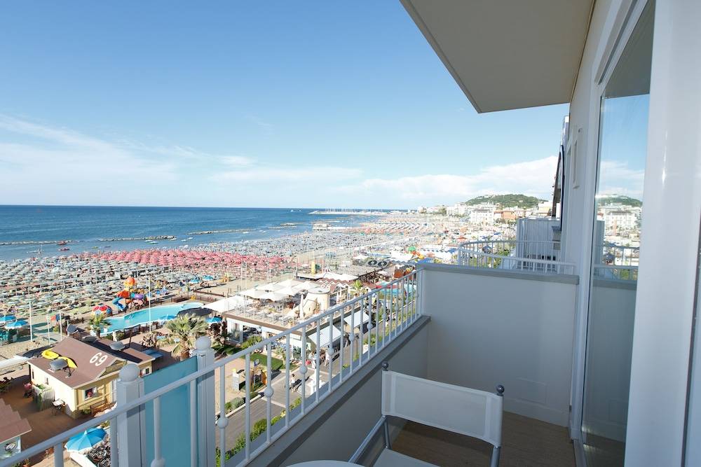 Luxor Beach Boutique Hotel Cattolica 1